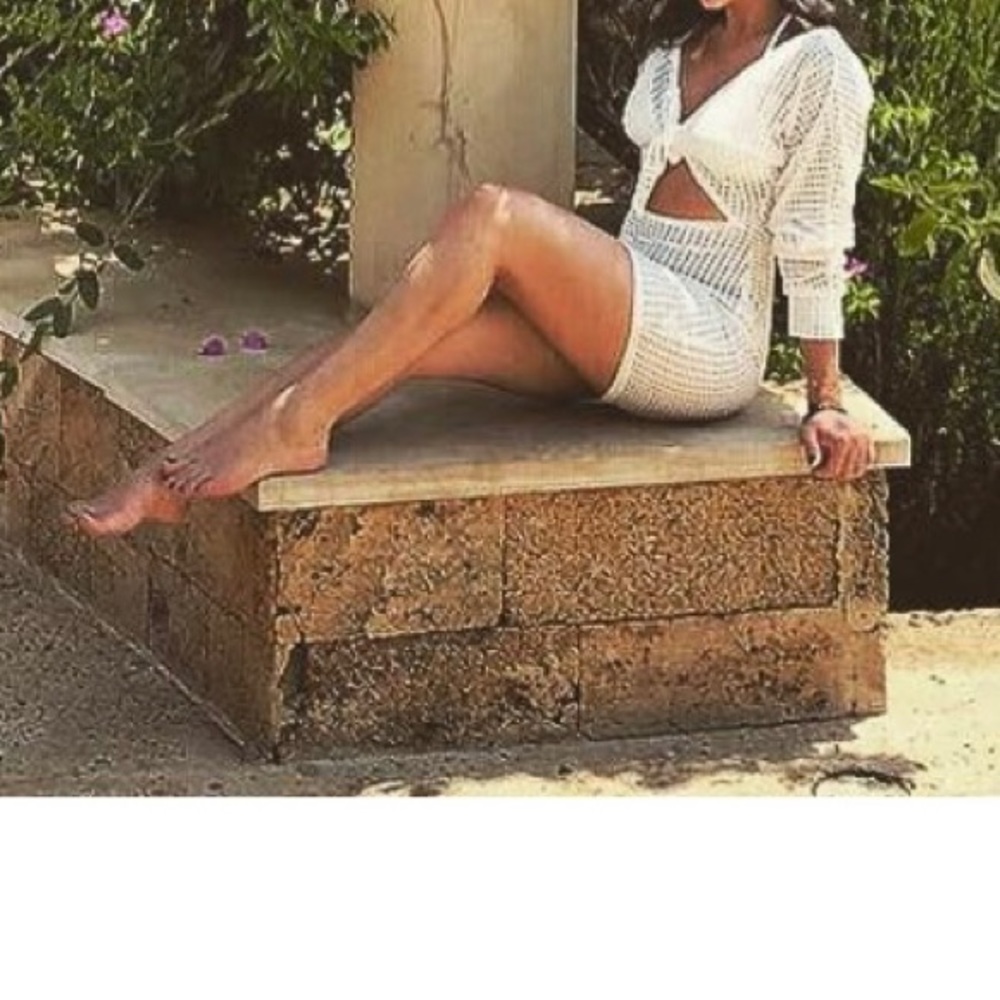 Pretty little thing cover up cream size 4